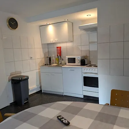 Апартаменты Monteurswohnung Kiwi Parkplatz Kueche 1- 4 Personen Eg Modern