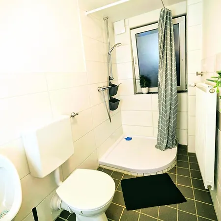 Monteurswohnung Kiwi Parkplatz Kueche 1- 4 Personen Eg Modern Lägenhet
