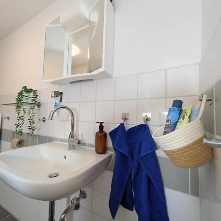 Monteurswohnung Kiwi Parkplatz Kueche 1- 4 Personen Eg Modern Lägenhet Kassel
