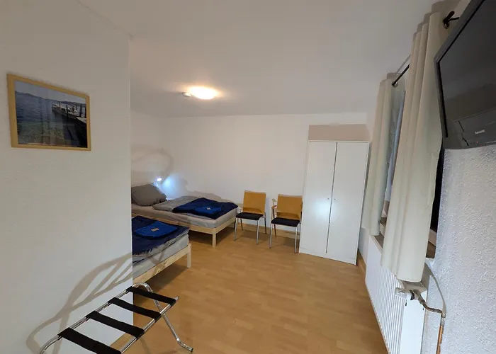 Апартаменты Monteurswohnung Kiwi Parkplatz Kueche 1- 4 Personen Eg Modern