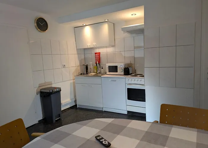 Апартаменты Monteurswohnung Kiwi Parkplatz Kueche 1- 4 Personen Eg Modern